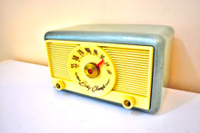 Charger l&#39;image dans la galerie, Hammered Green Metallic 1951 Northern Electric Baby Champ Model 5500 Vacuum Tube AM Radio Sounds Great! Excellent Condition!