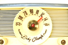 Load image into Gallery viewer, Hammered Green Metallic 1951 Northern Electric Baby Champ Model 5500 Vacuum Tube AM Radio Sounds Great! Excellent Condition!