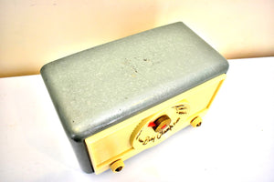 Hammered Green Metallic 1951 Northern Electric Baby Champ Model 5500 Vacuum Tube AM Radio Sounds Great! Excellent Condition!