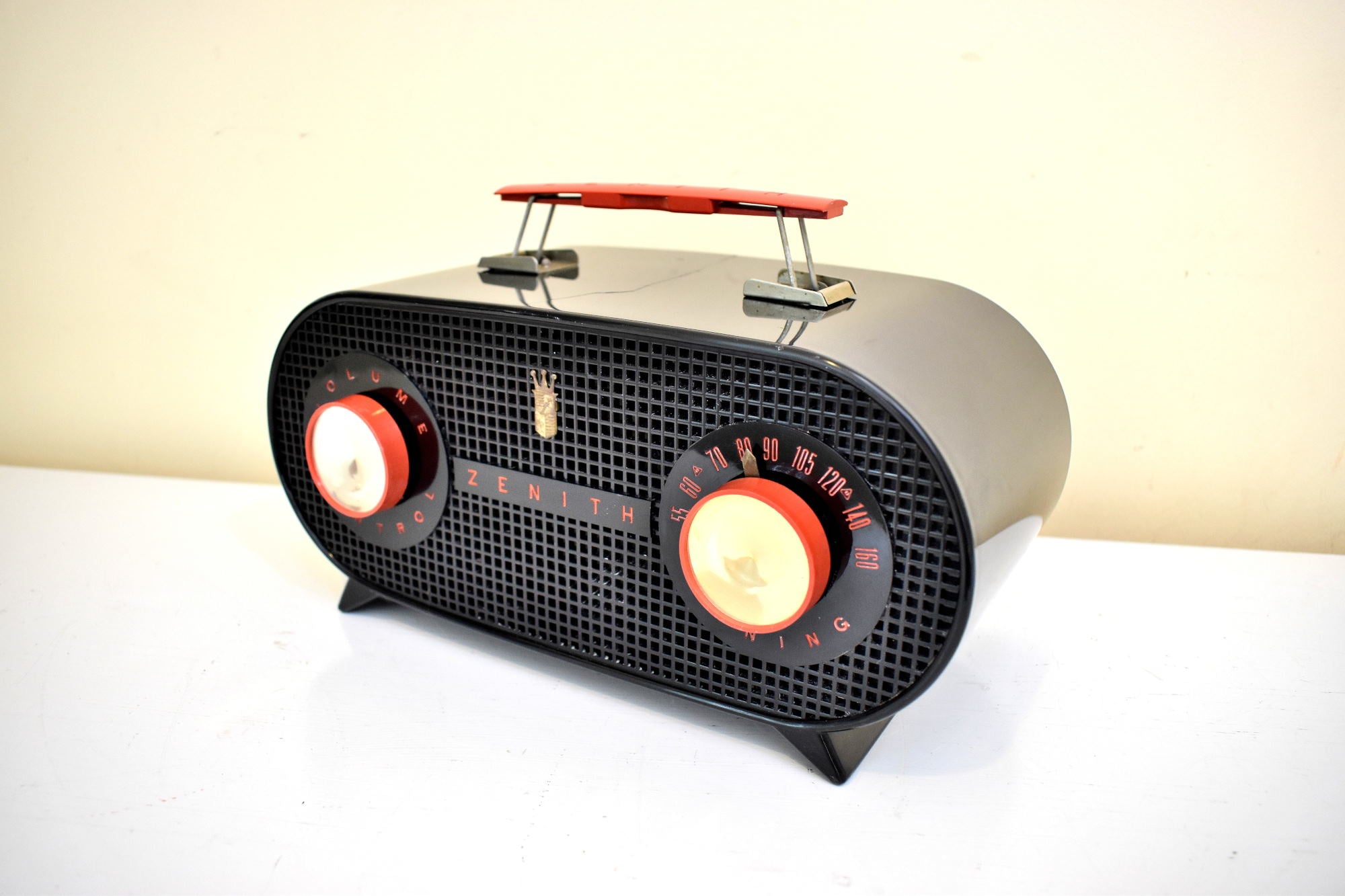 Widow Black and Red 1955 Zenith Model M510Y Vacuum Tube AM Radio Oval Owl Eyes! Amazing Reception!