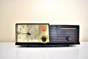 Espresso Brown 1957 Motorola Model 57CD Vacuum Tube AM Clock Radio Beauty Sounds Fantastic!