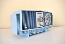 画像をギャラリービューアに読み込む, ブルーオンブルー ミッドセンチュリー 1963年 モトローラモデル C19B25 真空管 AM時計 ラジオ レアカラーコンボ！