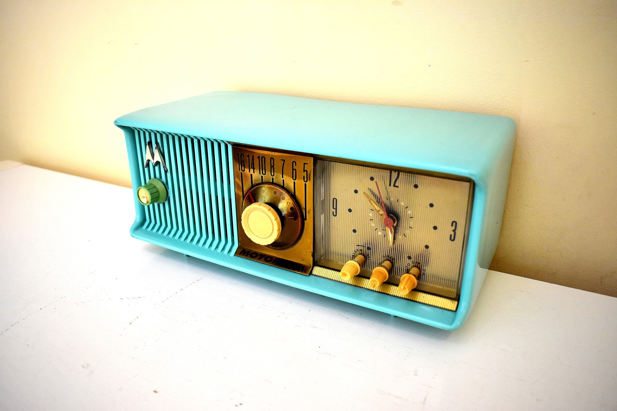 Aquamarine Turquoise 1957 Motorola Model 56CD Vacuum Tube AM Clock