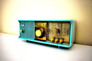 アクアマリン ターコイズ 1957年 モトローラモデル 56CD 真空管 AM時計ラジオ 希少な美しい色のサウンドが素晴らしい！