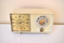 Charger l&#39;image dans la galerie, Bluetooth Ready To Go - Beige 1966 General Electric Model C-403H Vacuum Tube AM Radio Alarm Clock Excellent Condition! Sounds Great!