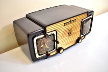 Charger l&#39;image dans la galerie, Sumatra Brown 1953 Zenith Model K622 Vacuum Tube Radio Alarm Clock Looks and Sounds Great! Excellent Condition!