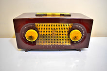 Charger l&#39;image dans la galerie, Burgundy Maroon 1955 Zenith &quot;Broadway&quot; Model R511R AM Vacuum Tube Radio Sounds Great Looks Like a Star!