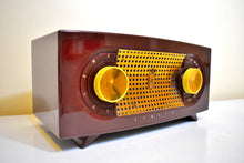 Charger l&#39;image dans la galerie, Burgundy Maroon 1955 Zenith &quot;Broadway&quot; Model R511R AM Vacuum Tube Radio Sounds Great Looks Like a Star!