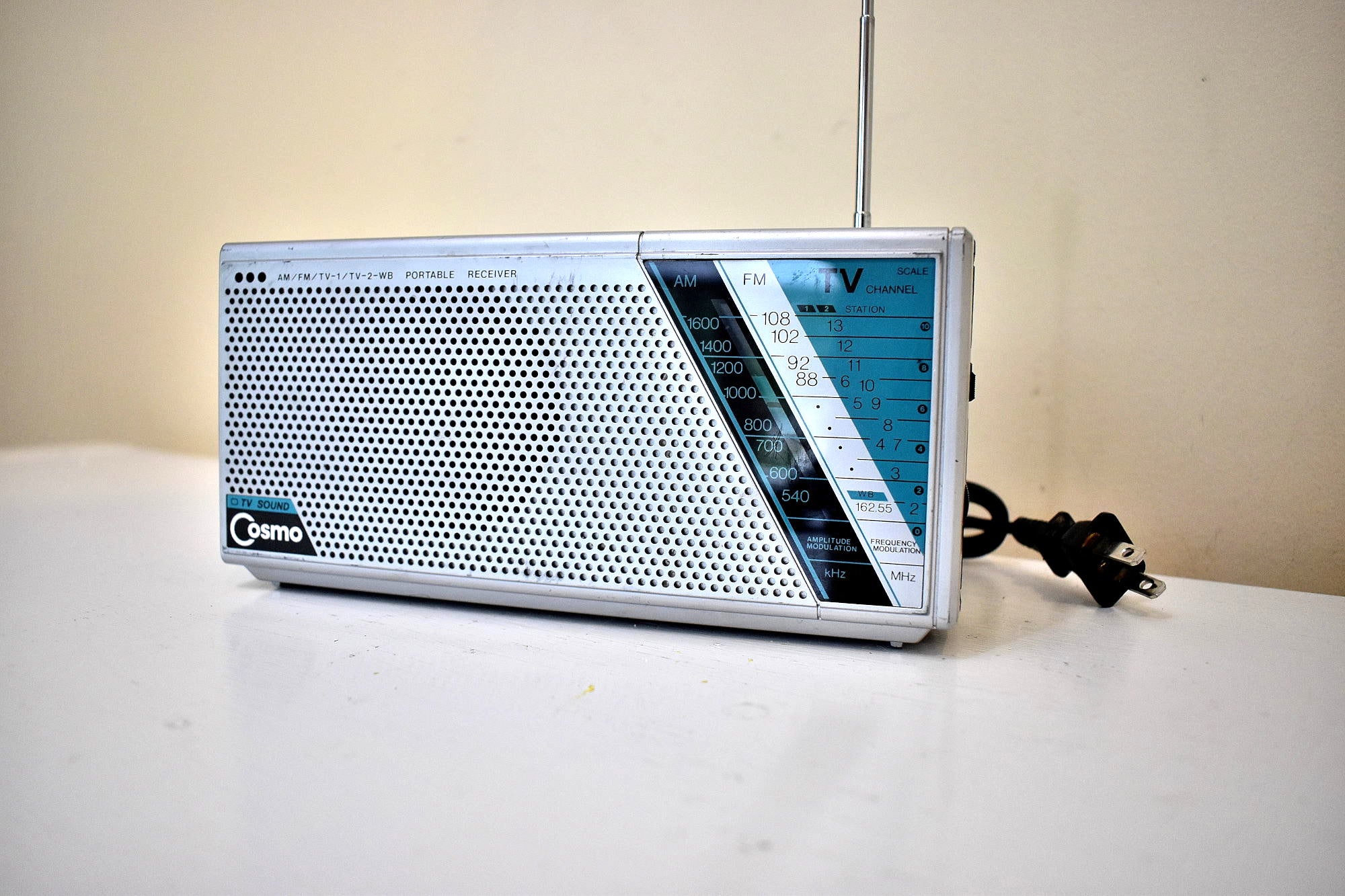 Silver Streak Cosmo TV Sound Late 80s Model R-2407 Portable Solid State AM/FM Radio Sounds Great!