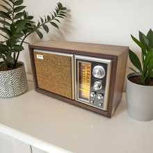 画像をギャラリービューアに読み込む, ソニーだけ！ 1975 ～ 1977 年 Sony モデル TFM-9440W AM/FM ソリッドステート トランジスタ ラジオのサウンドは素晴らしいです。