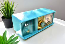 Charger l'image dans la galerie, Aquamarine Turquoise 1957 Motorola Model 56CD Vacuum Tube AM Clock Radio Rare Beautiful Color Sounds Fantastic!