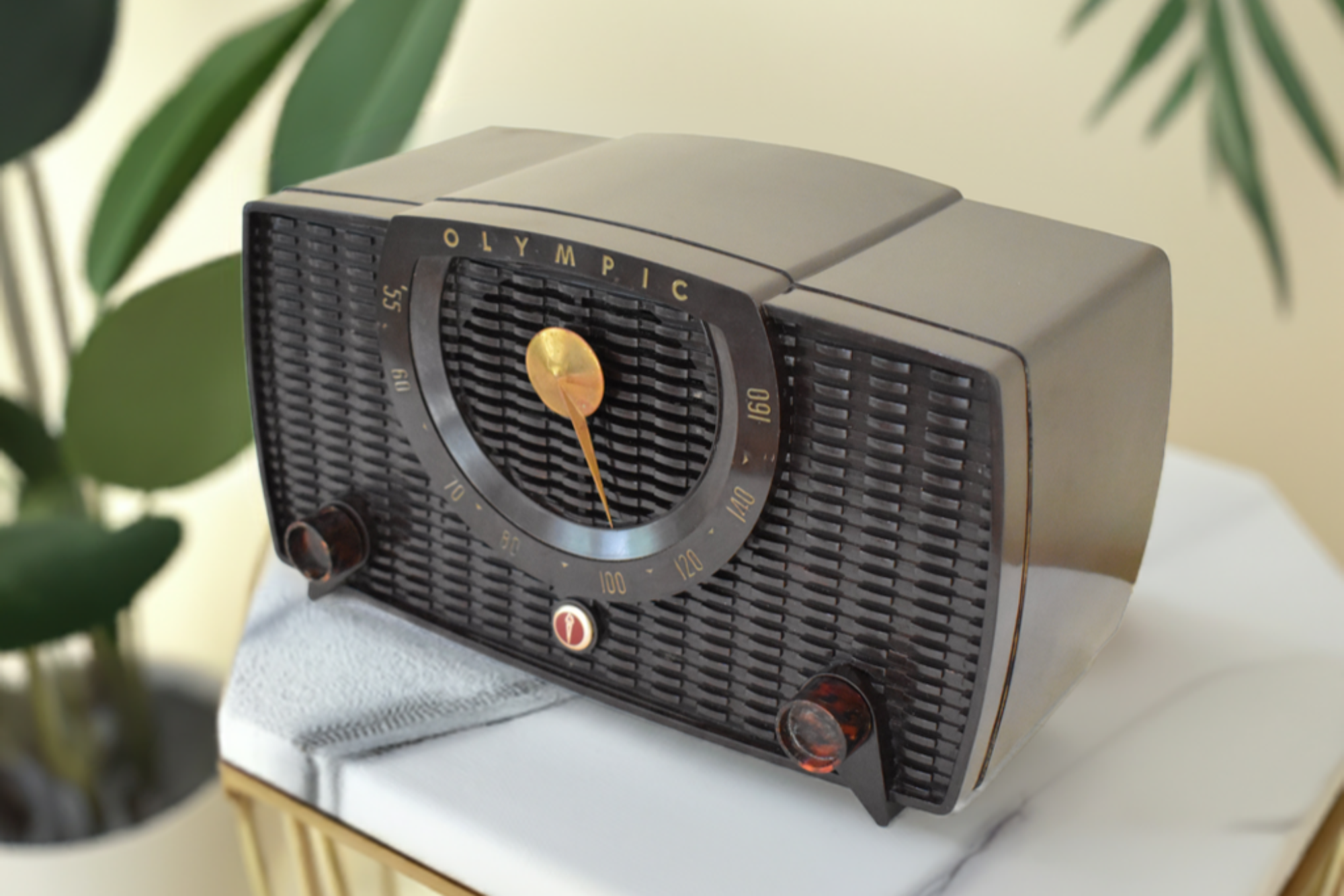 Umber Swirl Bakelite 1955 Olympic Model 544 Vacuum Tube AM Radio Excellent Condition Sounds Great!