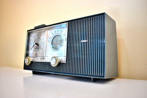 ネイビーブルー 1964 アドミラルモデル YG790 真空管 AM 目覚まし時計ラジオ 音が素晴らしい!非常に良い状態！