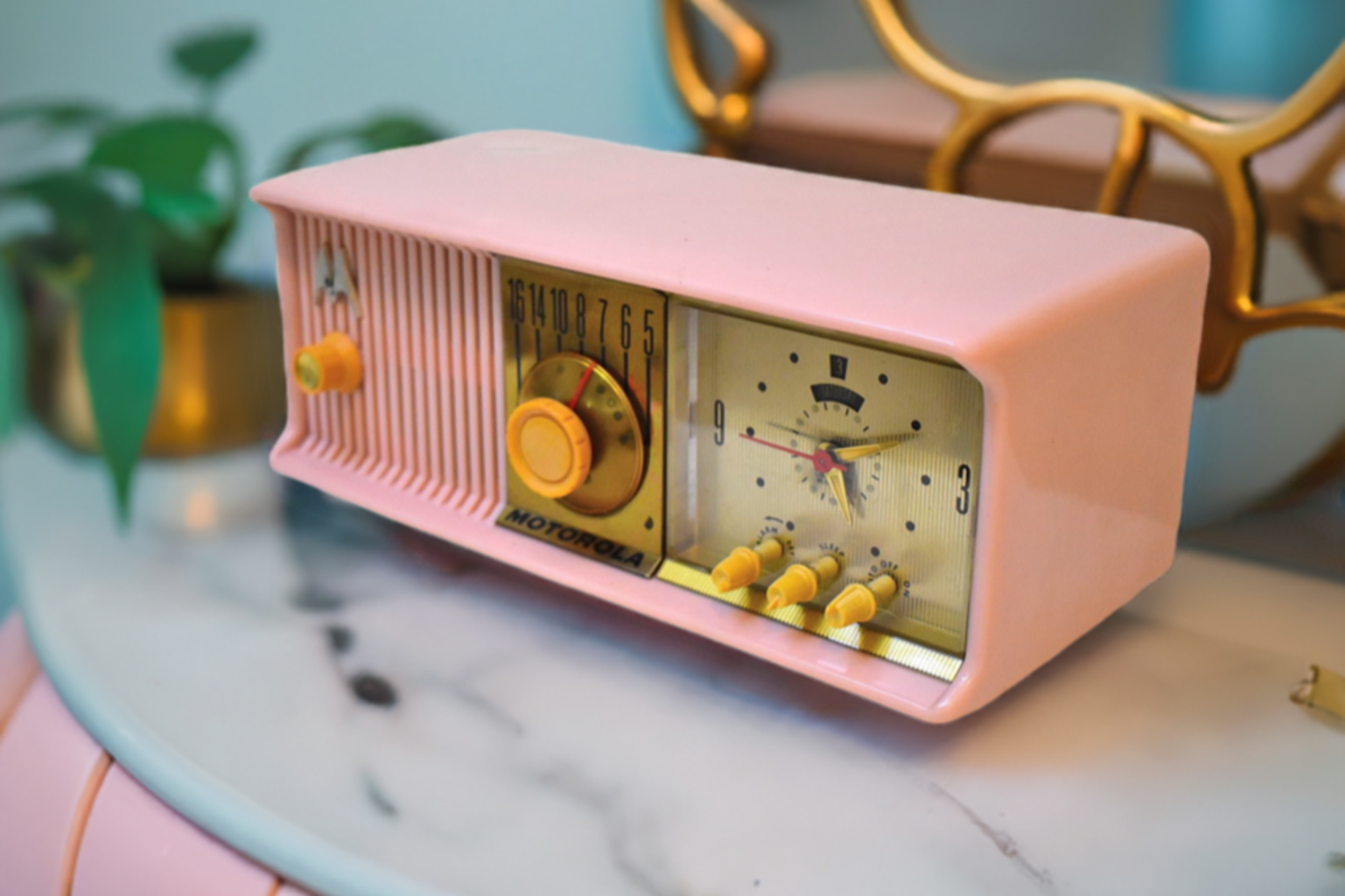 Marilyn Pink Mid Century 1957 Motorola Model 57CC2 Vacuum Tube AM Clock Radio Sounds Great! Looks Great! (Copy)