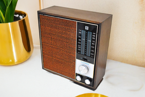 Walnut Panel 1968 RCA Model RLC40W Solid State Transistor AM FM Radio Excellent Condition and Great Sounding!