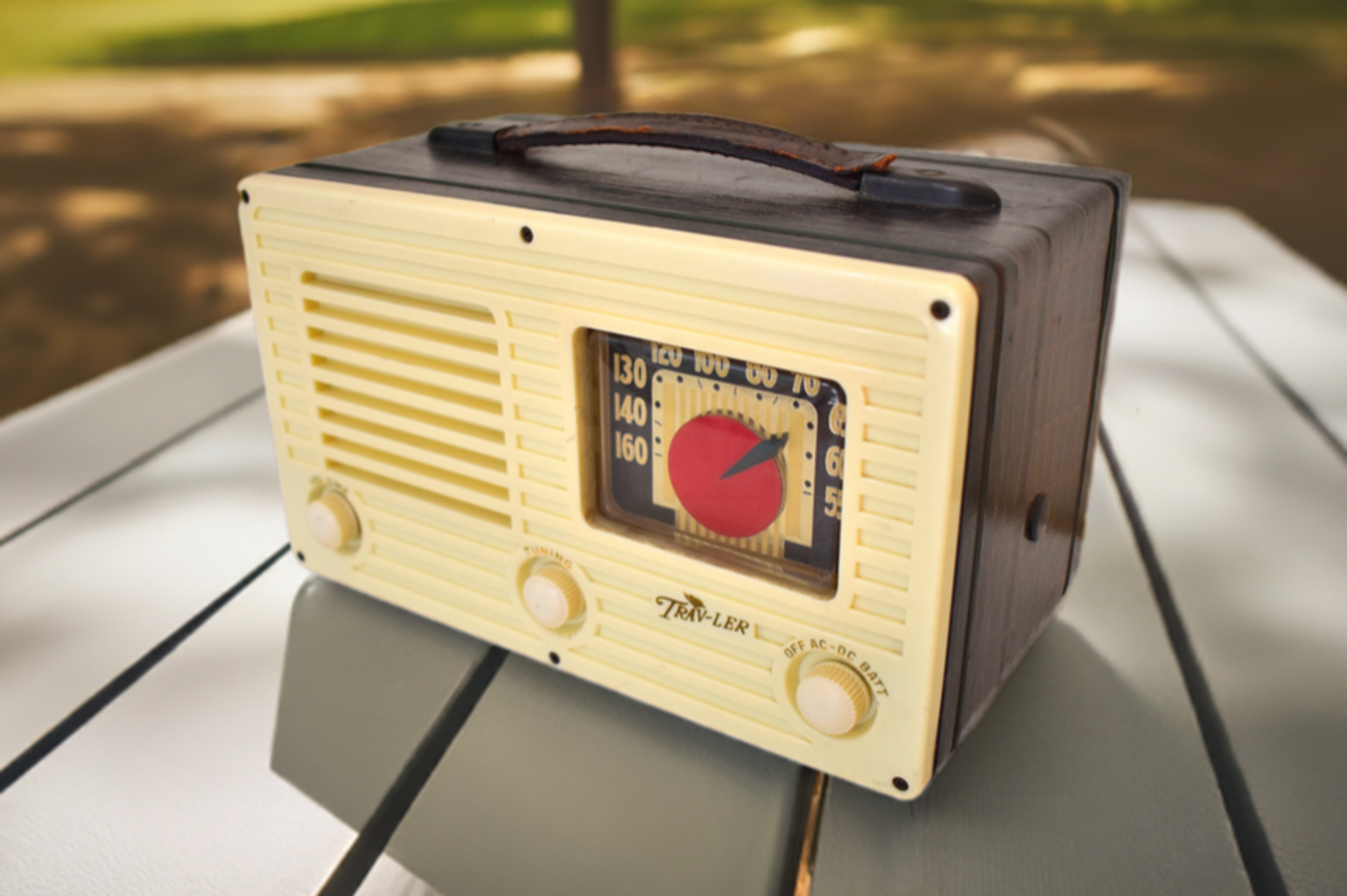 Alligator Wood 1950 Travler Model 5022 AM Portable Vacuum Tube Radio Excellent Condition! Sounds Great!