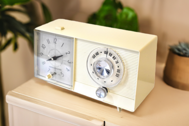 Bluetooth Ready To Go - Beige Ivory Vintage 1962 General Electric Model C-401A AM Vacuum Tube Alarm Clock Radio Sounds Great!