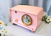Charger l&#39;image dans la galerie, Peggy Pink 1956 RCA Victor Model 8-X-6F AM Vacuum Tube Radio Rare Color and Great Player!