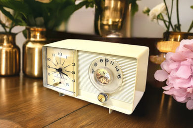 Beige Ivory Vintage 1962 General Electric Model C-401A AM Vacuum Tube Alarm Clock Radio Sounds Great!