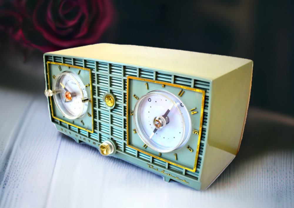 Olive Green 1956 RCA Victor Model 6-C-8B Vacuum Tube AM Clock