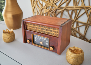 Chestnut Wood 1947 General Electric Model 205 AM Vacuum Tube Radio Excellent Condition! Sounds Great!