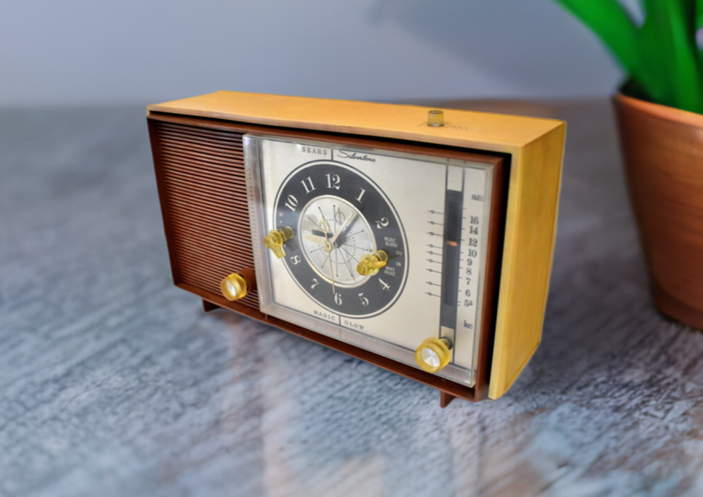 Coppertone 1964 Silvertone Model 6036 Vacuum Tube AM Clock Radio Excel ...