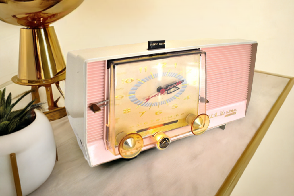 Pastel Pink and White 1957 RCA Victor C-4E Vacuum Tube AM Clock Radio Works Great!