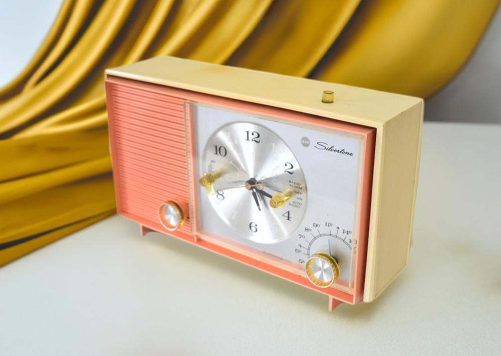 ANTIQUE Vintage shops Tube Radio SILVERTONE CLOCK Tube Radio MODEL 3039