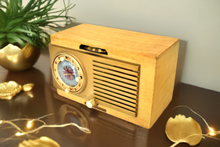 Charger l&#39;image dans la galerie, Tiger Stripe Maple 1952 General Electric Model 522 AM Vacuum Tube Clock Radio Alarm Excellent Condition! Sounds Great!