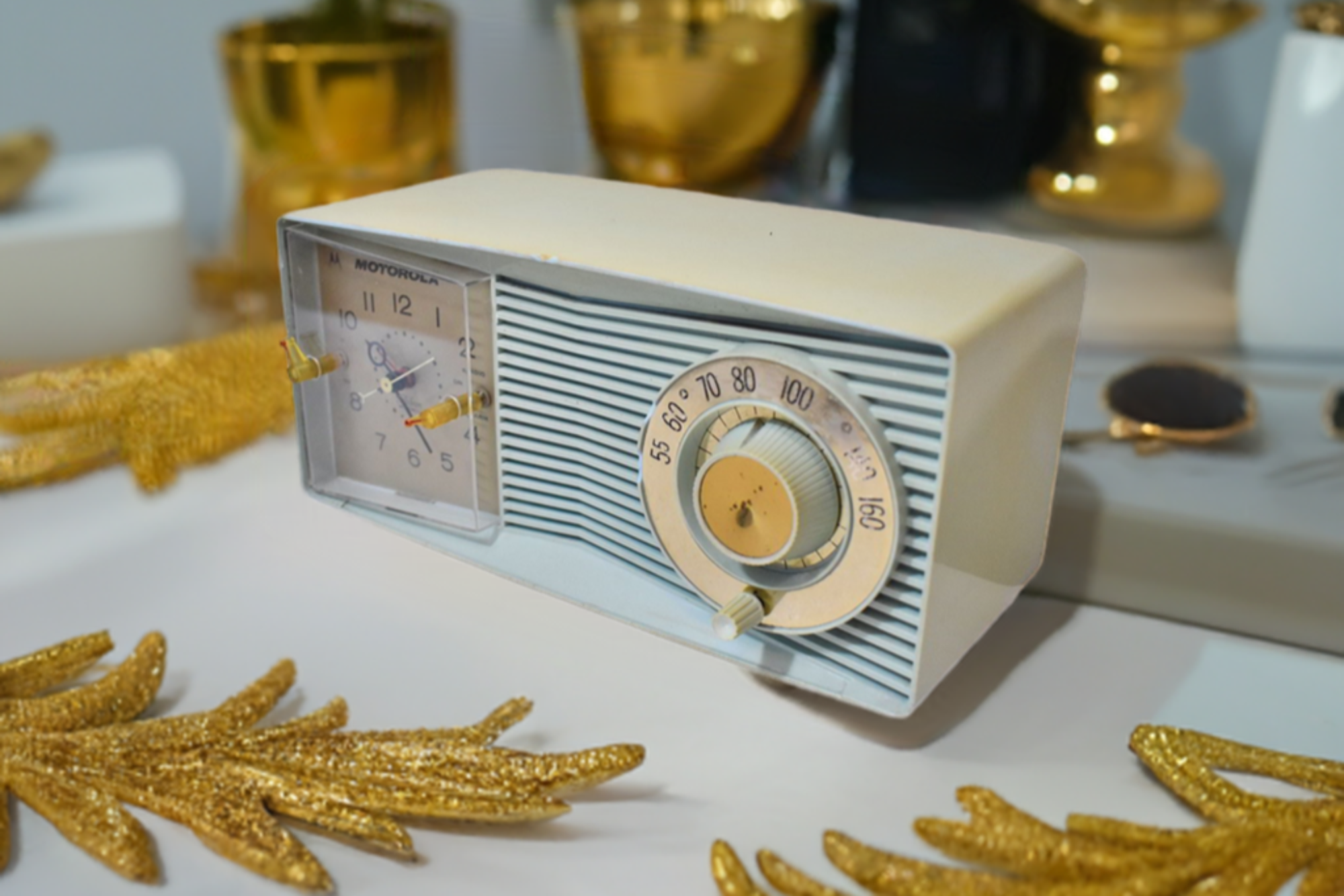 Bluetooth Ready To Go - Light Blue Green 1962 Motorola Model C2BHC Vacuum Tube AM Radio Sounds Great! Optical Illusion Grill!