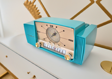 画像をギャラリービューアに読み込む, Seafoam Green Mid Century 1959 General Electric Model 914D Vacuum Tube AM Clock Radio Popular Model Sounds Terrific! Rare Sought After Color!