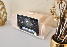 画像をギャラリービューアに読み込む, Duchess Pink Mid Century 1959 General Electric Model C-434C Vacuum Tube AM Clock Radio Beauty Sounds Fantastic Excellent Plus Condition!