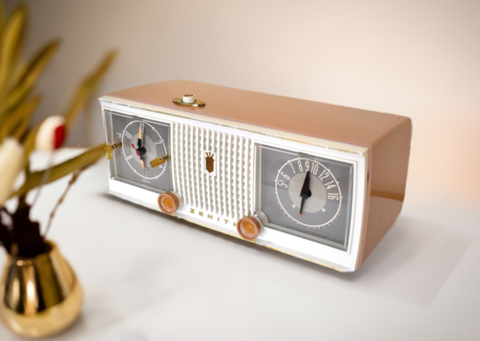 Sandalwood Tan and White 1960 Zenith Model C519L 'The Nocturne' AM Sandalwood Tan and White 1960 Zenith Model C519L 'The Nocturne' AM