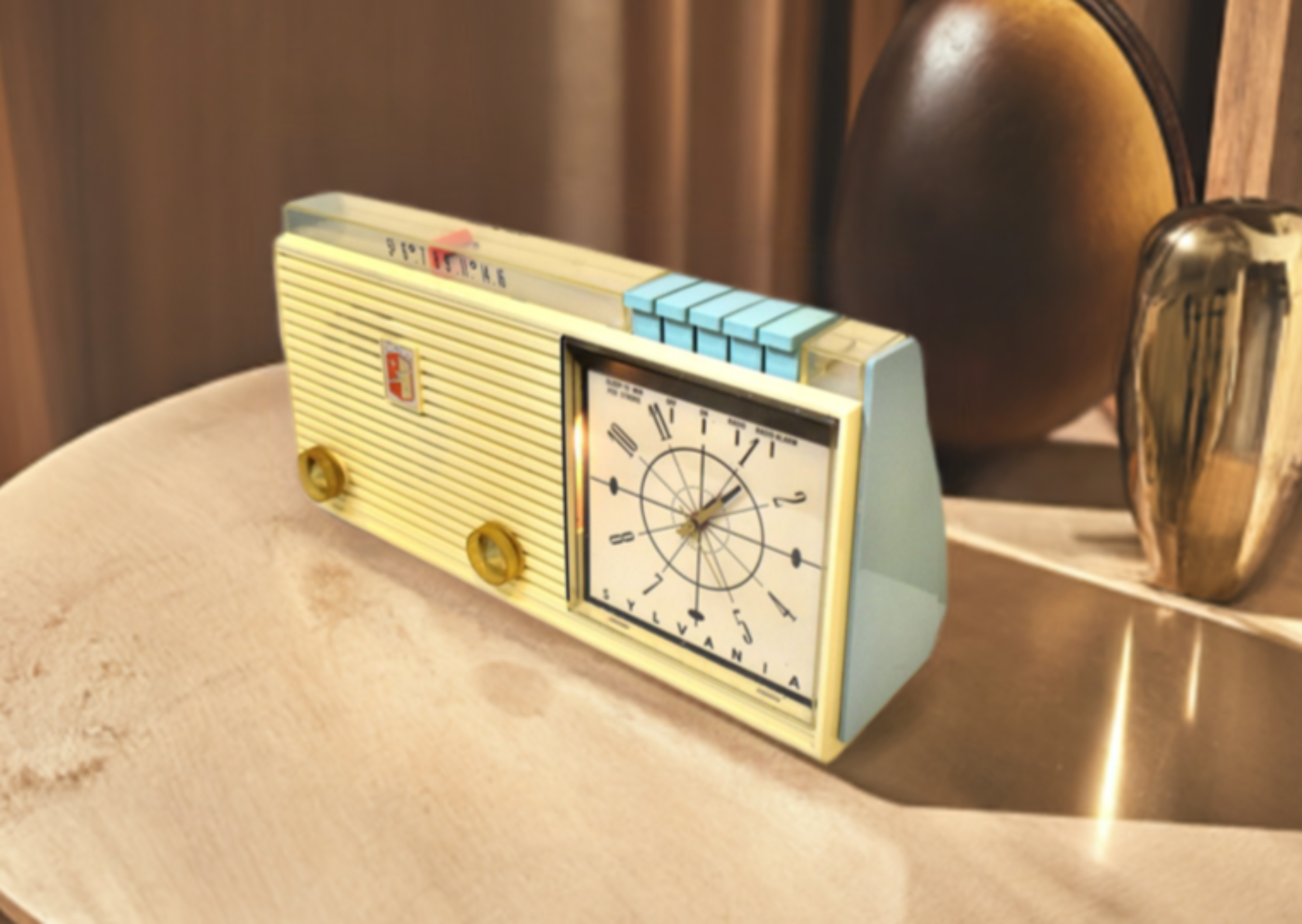 Vintage shops clock/radio