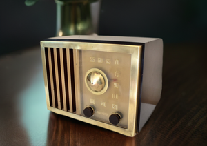 Bluetooth すぐに使えます - Regis Gold Bakelite 1947 RCA Victor Model 75X11 AM 真空管ラジオのサウンドは素晴らしいです。非常に良い状態！