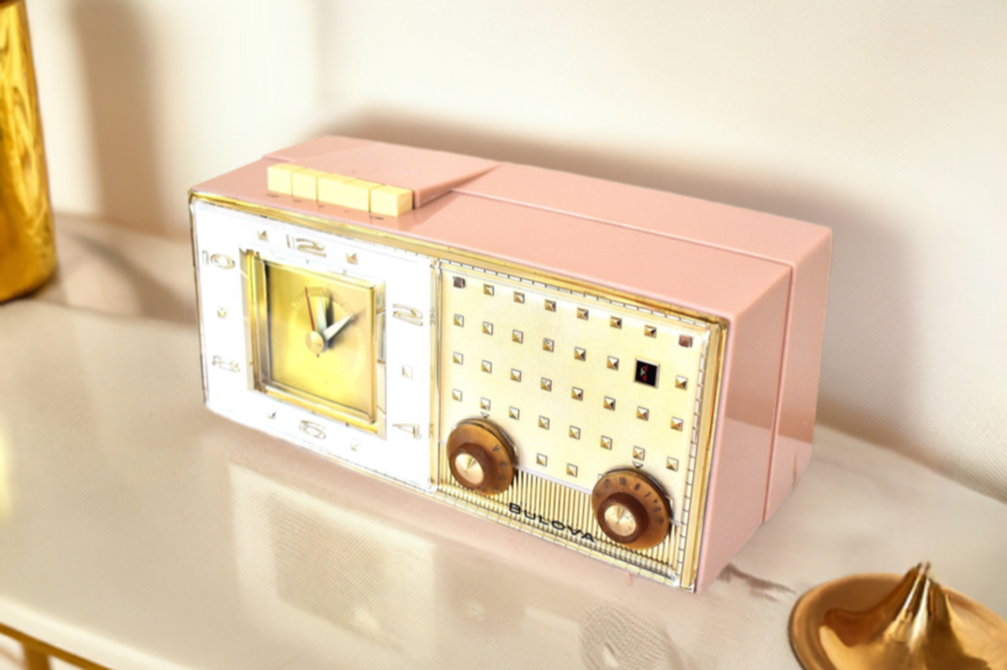 Plaza Pink and Gold 1960 Bulova Model 190 Vacuum Tube AM Clock Radio Excellent Condition Sounds Great!