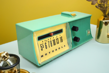 Charger l&#39;image dans la galerie, Sea Green 1957 Motorola Model 57H AM Vacuum Tube Radio Rare Model Loud and Clear Sounding!