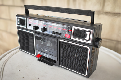 General Electric Model 3-5452A AM FM Cassette Boombox Radio! Sounds Great Excellent Condition! Everything Works!
