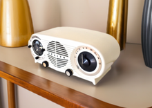 Charger l&#39;image dans la galerie, White Owl Eyes Bakelite 1954 Zenith Model L515W AM Vacuum Tube Radio Excellent Condition! Great Sounding!