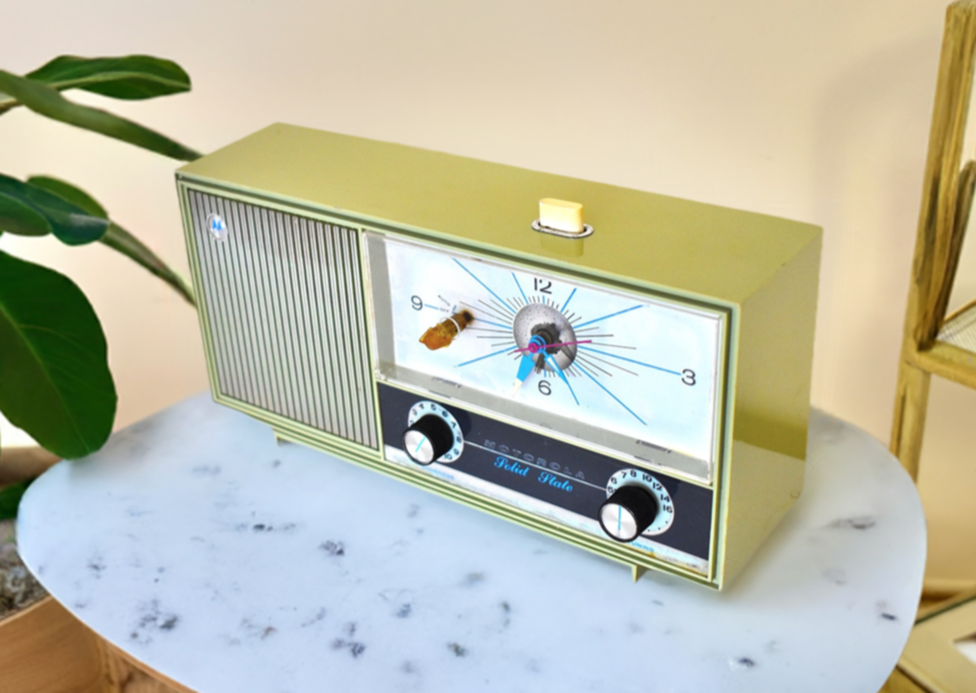 Bluetooth Ready To Go - Avocado Green 1965 Motorola Model XC17CL
