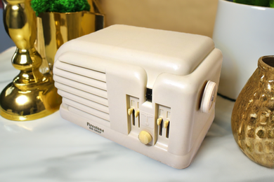 Worlds Fair Ivory White 1939 Firestone Model R-320 AM Vacuum Tube AM Radio! Sounds Great! Excellent Condition!