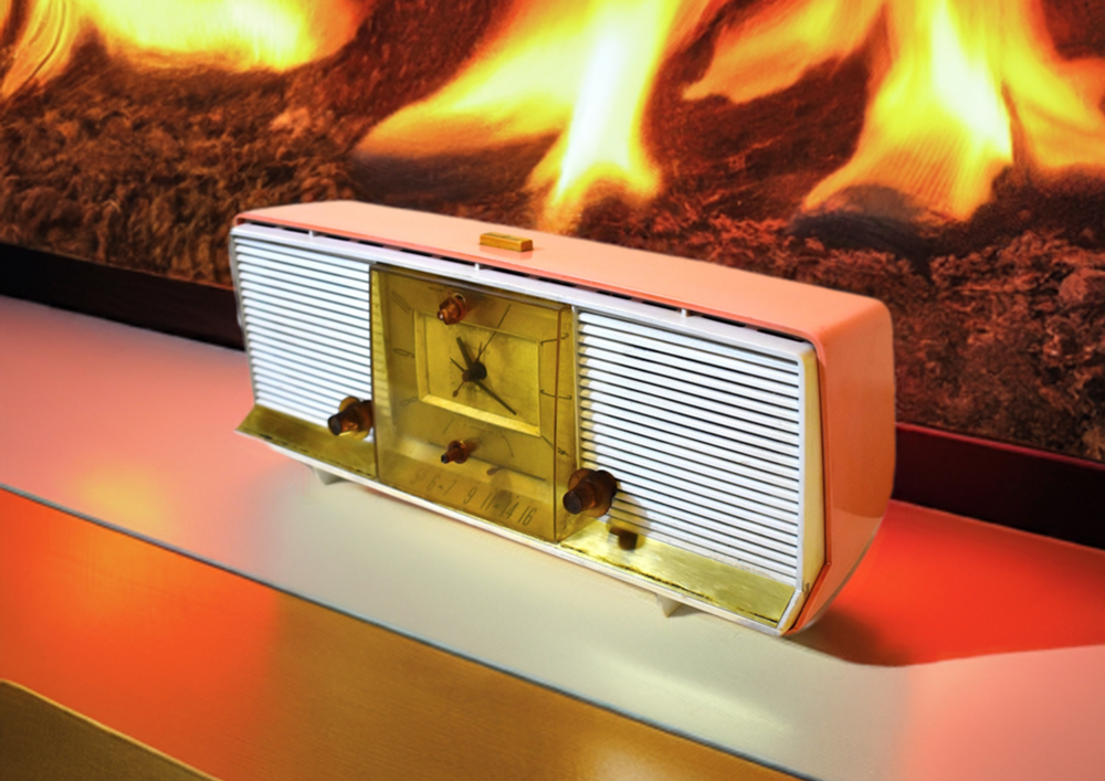 Peony Pink 1959 Silvertone Model 9027 Vacuum Tube AM Clock Radio