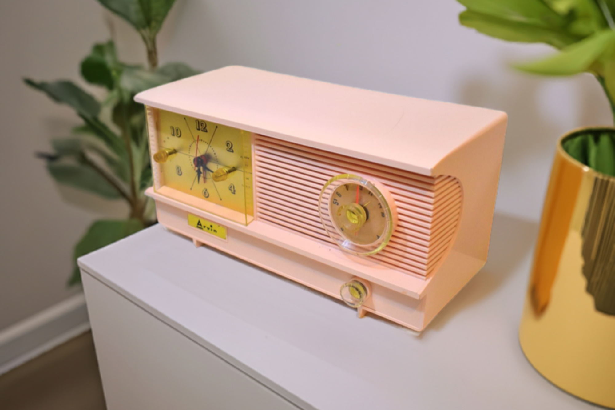 Powder Pink 1957 Arvin Model 51R32 Vacuum Tube AM Clock Radio Rare Model Unusual Design!