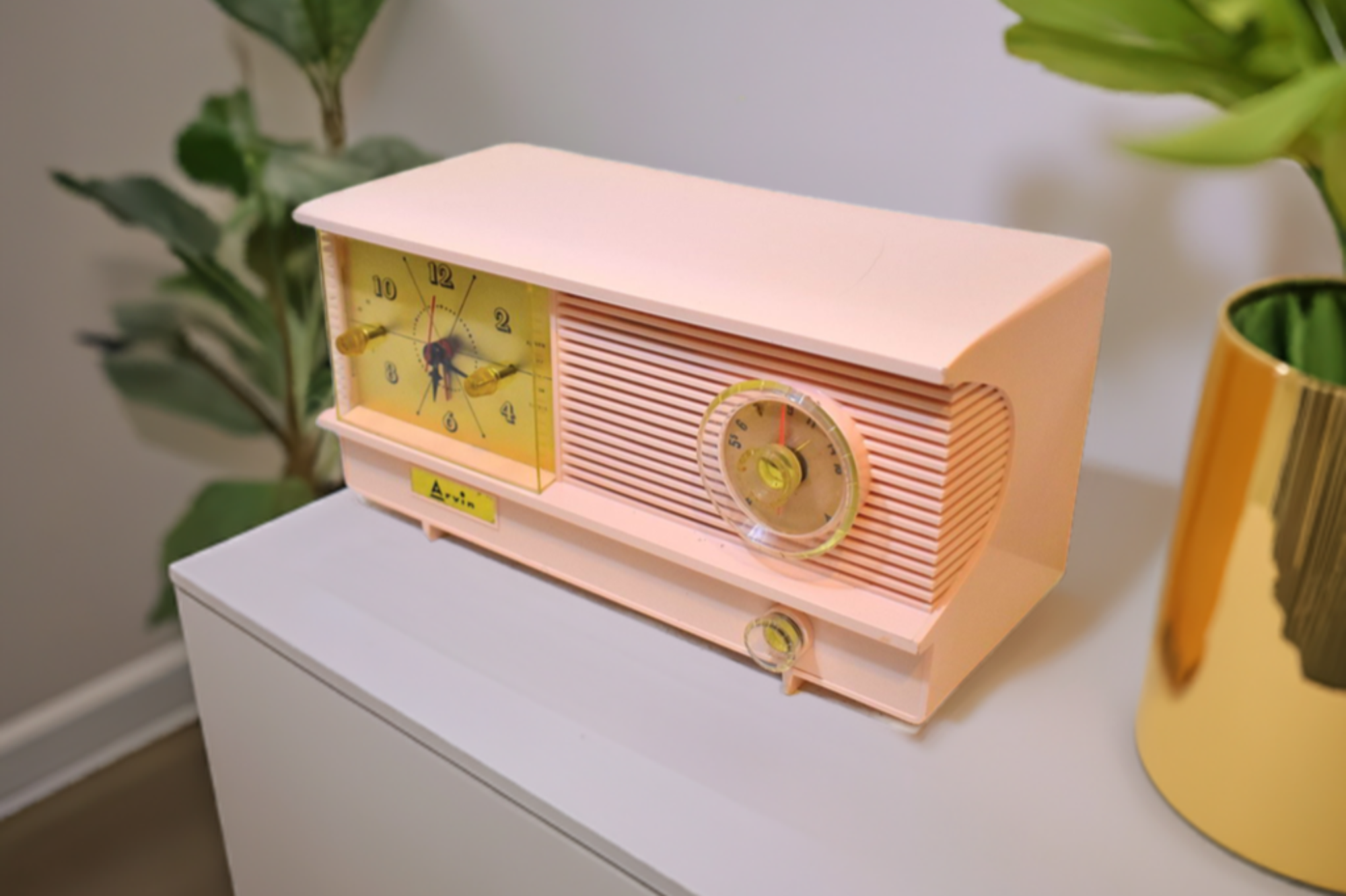 Powder Pink 1957 Arvin Model 51R32 Vacuum Tube AM Clock Radio Rare