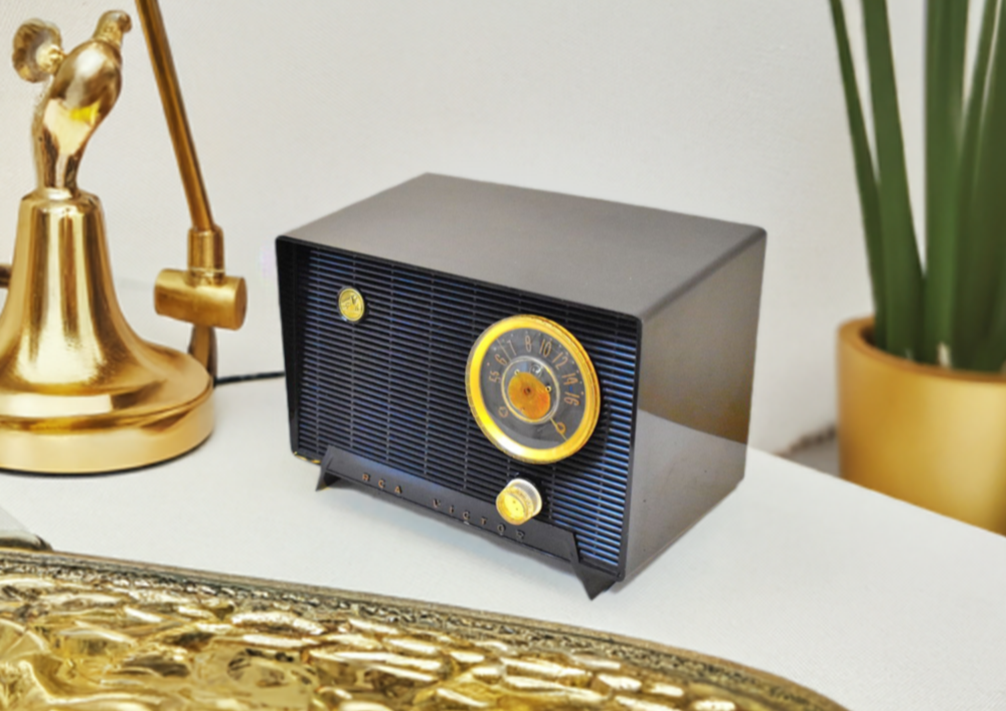 Bluetooth Ready To Go - Cubist Black 1956 RCA Victor Model 6-X-5