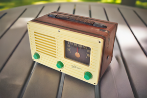 Clay Red Leatherette 1950 Travler Karenola Model 5022 AM Portable Vacuum Tube Radio Excellent Condition Loud Clear Sounding!