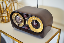 Load image into Gallery viewer, First Generation Owl Eyes Bakelite 1951 Zenith Model G516 AM Vacuum Tube Radio Excellent Condition! Great Sounding!