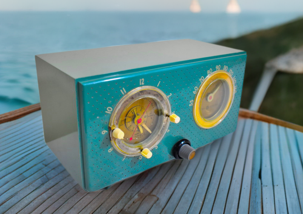 Mariner Green 1955 General Electric Model 566 AM Vacuum Tube Clock Radio Porthole Design Sounds and Looks Great!