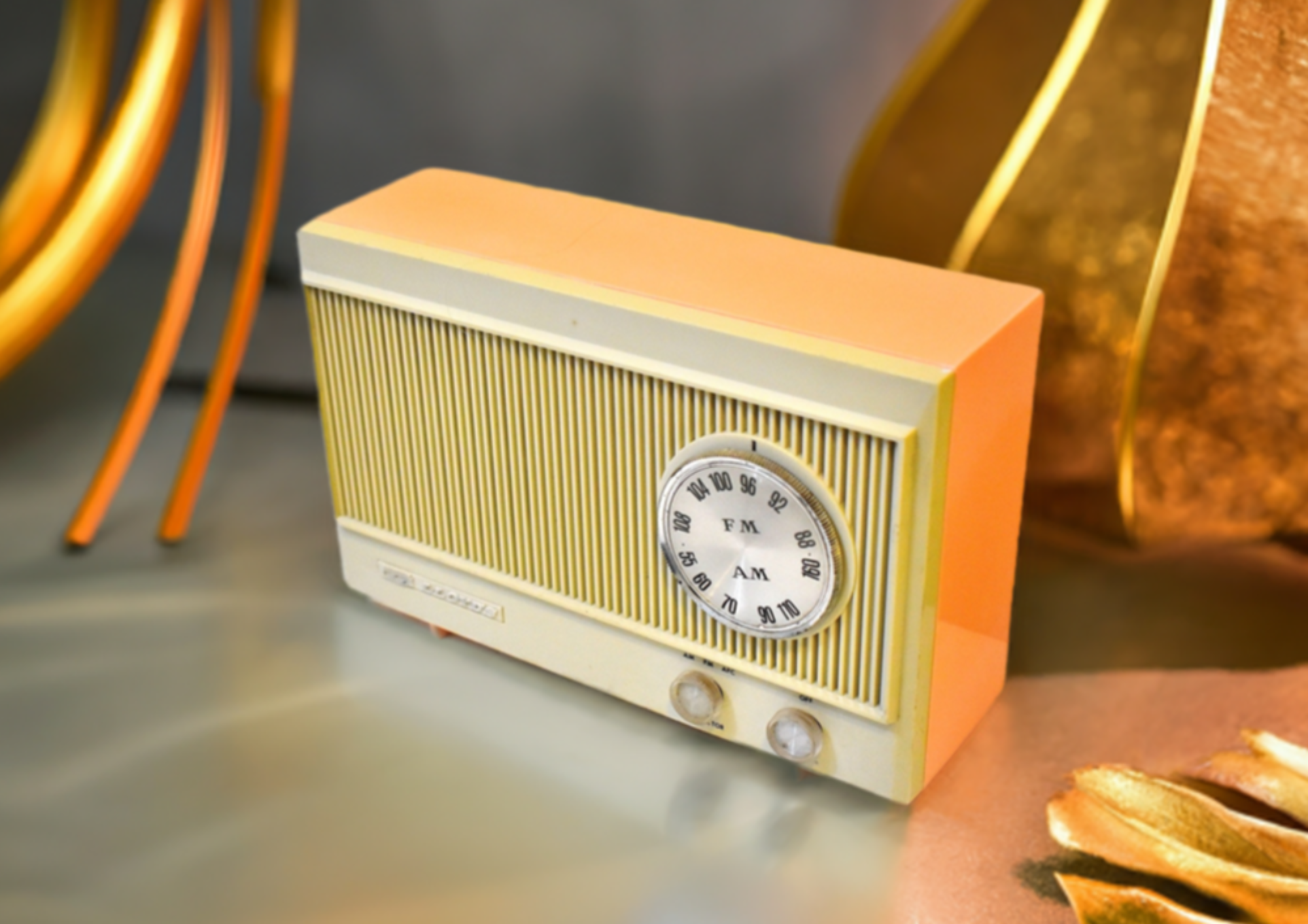 Sherbet Pink 1966 Lloyds Model TM-66 Vacuum Tube AM FM Radio