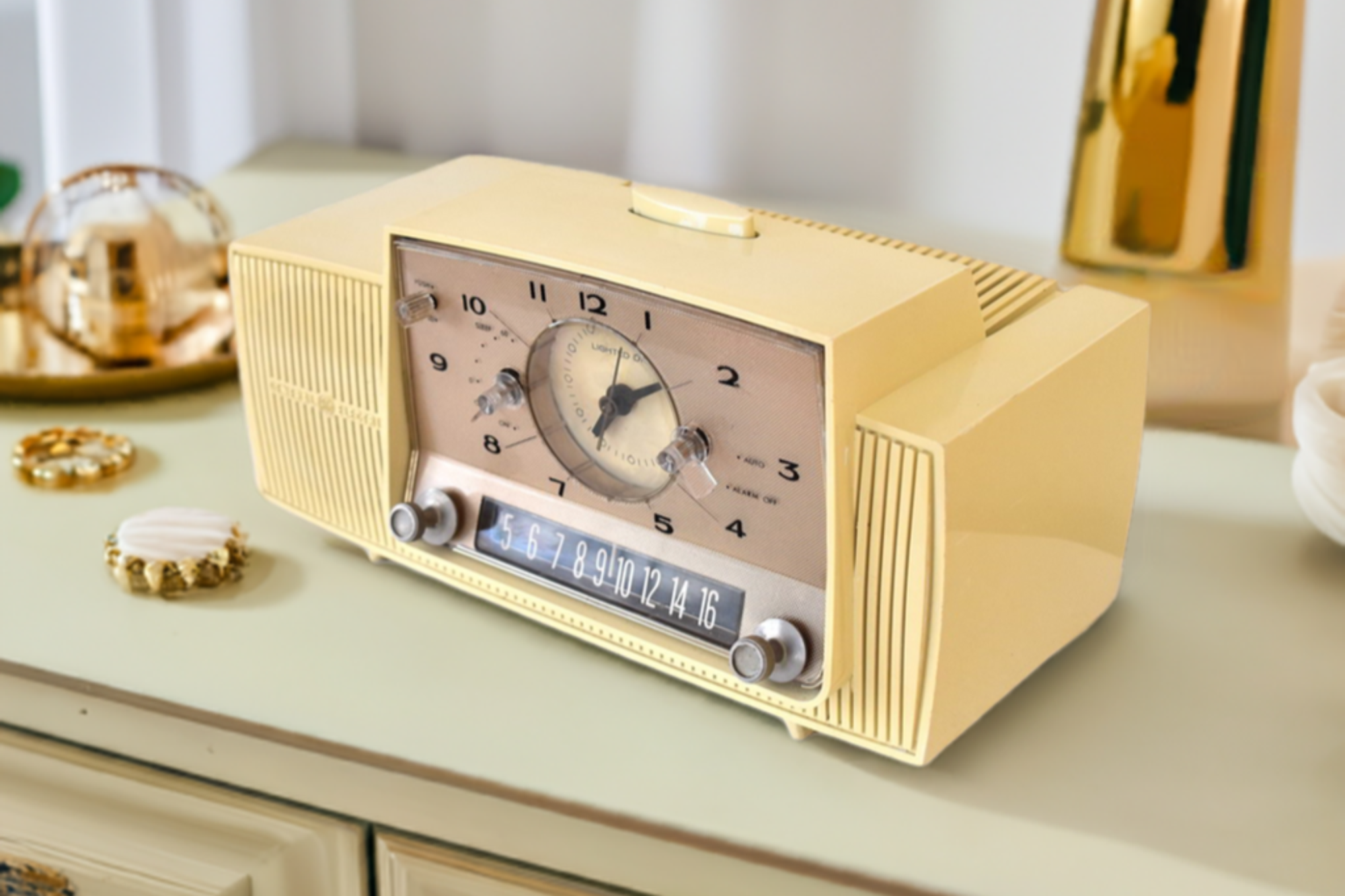 Almond Ivory 1959 General Electric Model C418A Vacuum Tube AM Clock Radio So Sweet! Working Clock LIght!